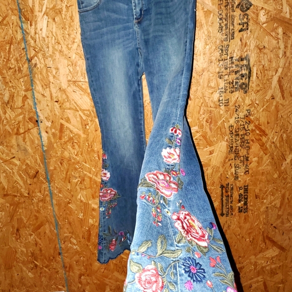 Floral Flare Jeans - Picture 13 of 14